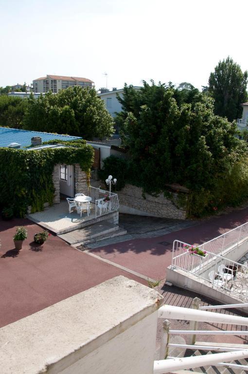 Le Pavillon Bleu Hotel Restaurant Royan Exterior foto